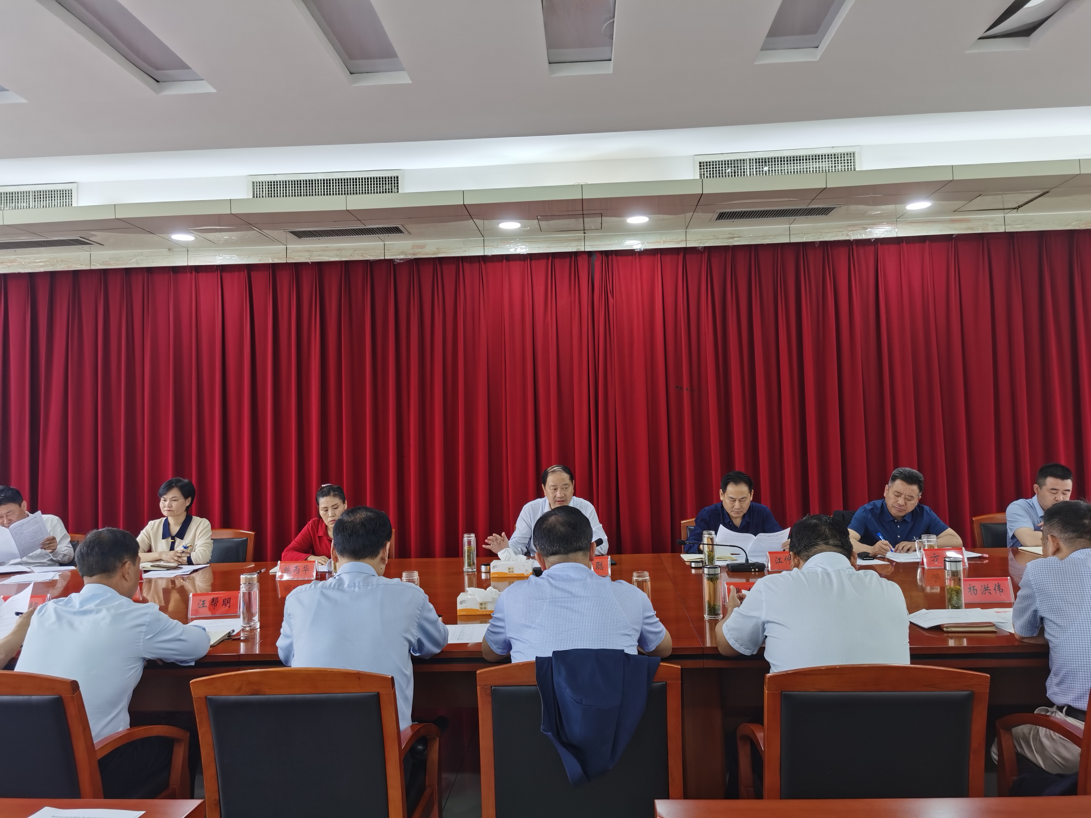 区政协召开六届八次主席会议